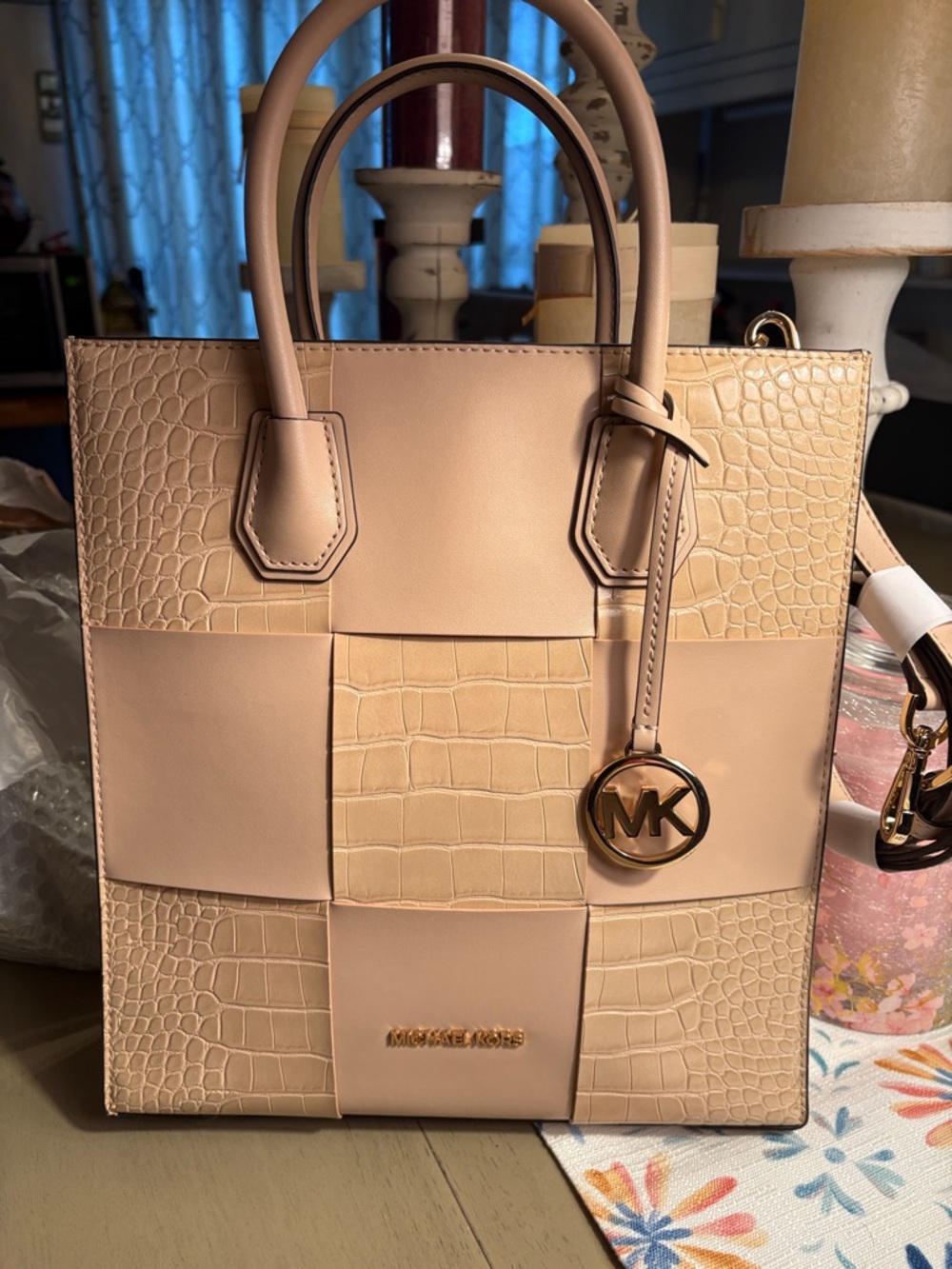 Michael Kors Blush Pink Leather Shoulder Bag with Gold Logo - Picture 6 of 6